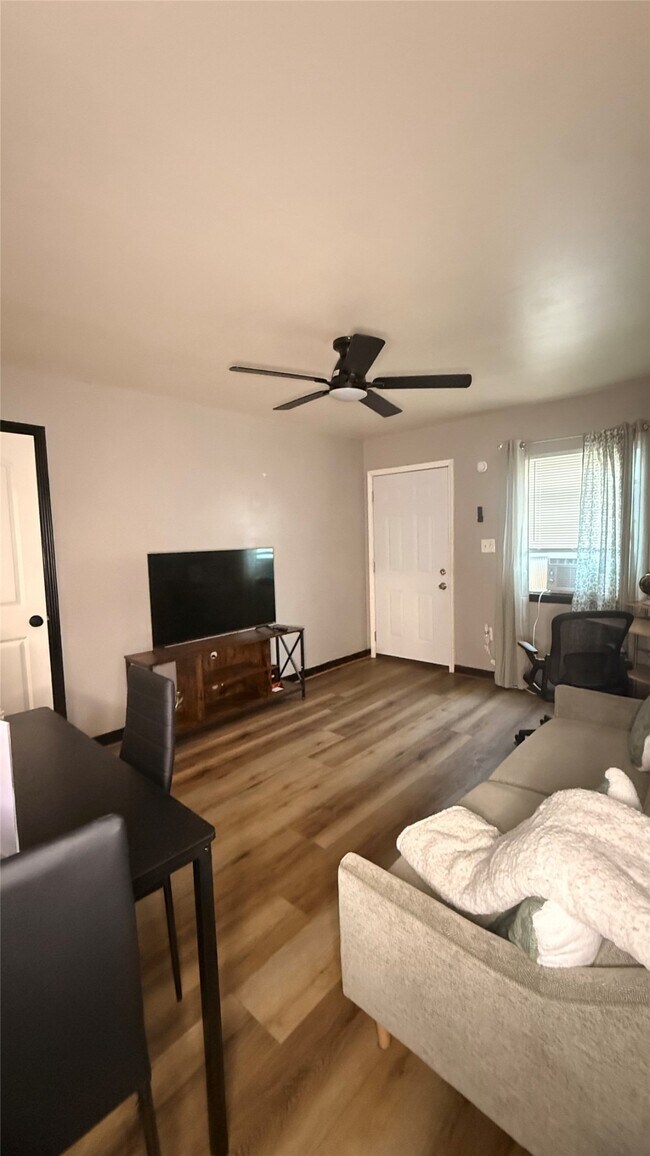 Foto del edificio - 2619 Canfield St