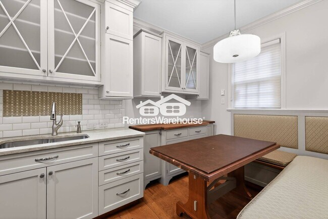 Foto del edificio - 986 N Royal St