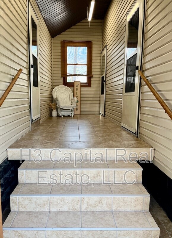 Building Photo - 117 N Shamrock St