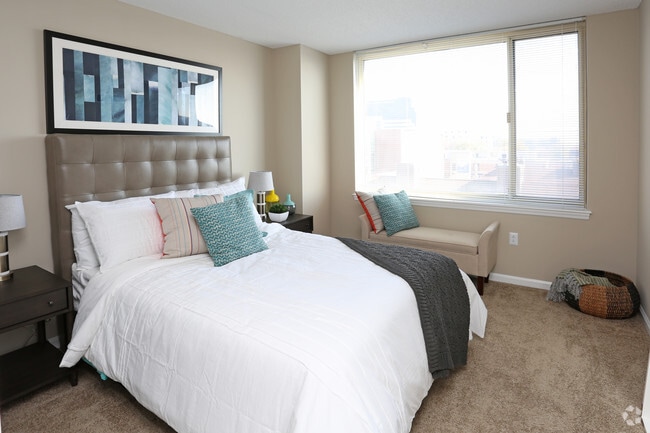 Bedroom | Louisville Apartments | Crescent Centre Apartments - Crescent Centre Apartments & Townhomes