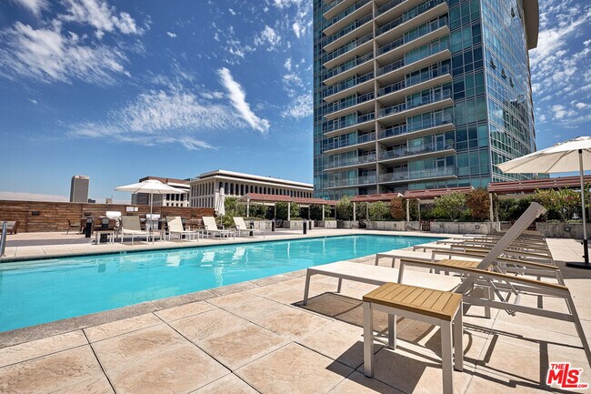 Foto del edificio - 3785 Wilshire Blvd