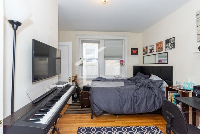 Photo - Beautiful 3 bd in Brookline House