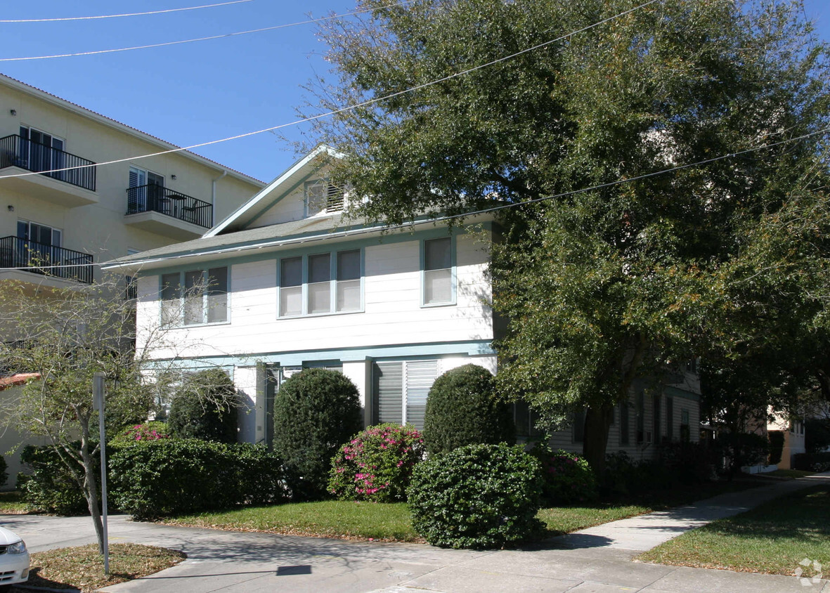 Primary Photo - Gordon Arms Apartments