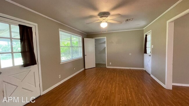Building Photo - 3 br, 1 bath House - 108 Dillingham