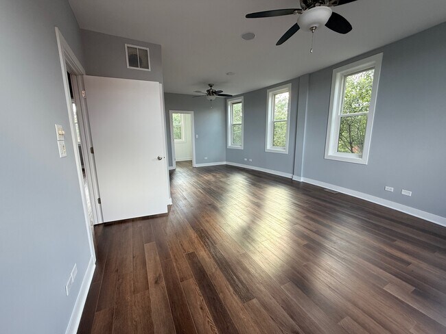 Building Photo - 2864 N River Walk Dr