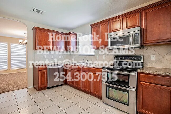 Foto del edificio - 4 Bedroom 2.5 Bath Available NOW