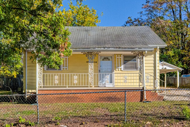 Building Photo - 3708 Hewitt St