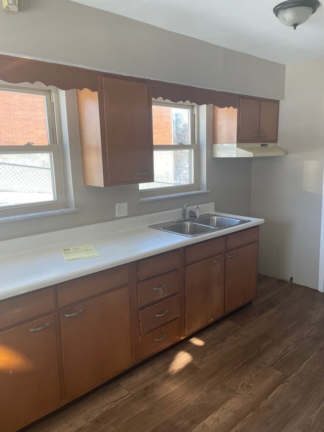 Building Photo - 4555 E 4th St