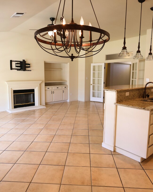 Foto del edificio - 4 Bedroom 2 Bath House for Rent in Northwe...