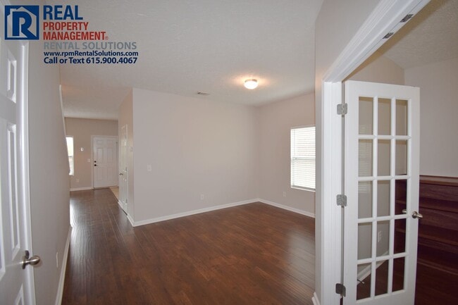 Building Photo - Amazing brick home in Brentwood! Large fenced backyard, washer/dryer included!