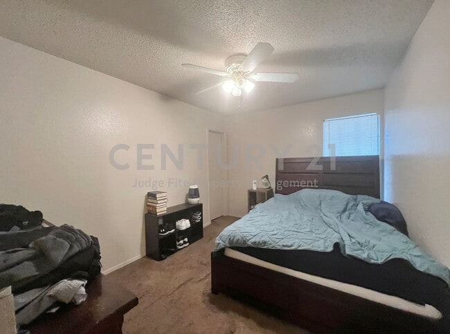 Building Photo - Adorable 2/2 Duplex in Weatherford For Rent!