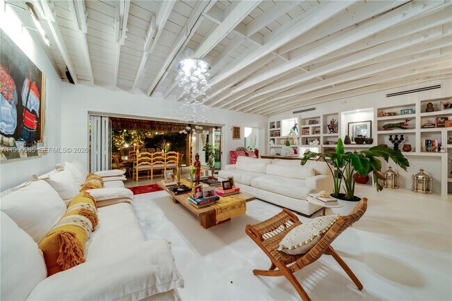 Foto del edificio - 330 Gulf Rd