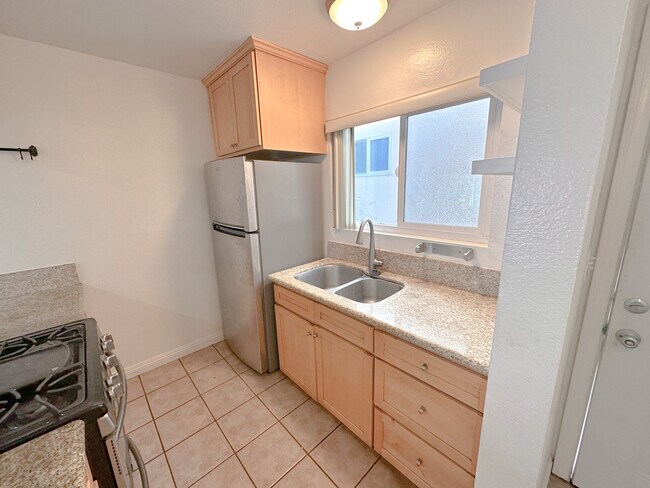 Building Photo - 201 38th Pl