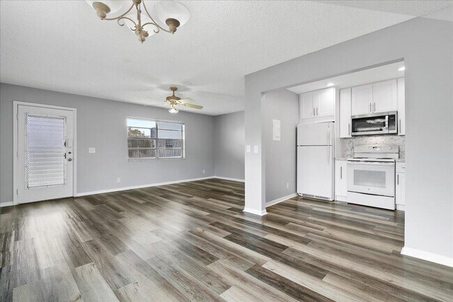Foto del edificio - 711 Normandy Ln