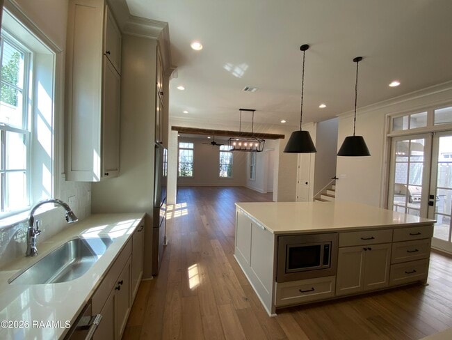 Building Photo - 2110 Belfleur St