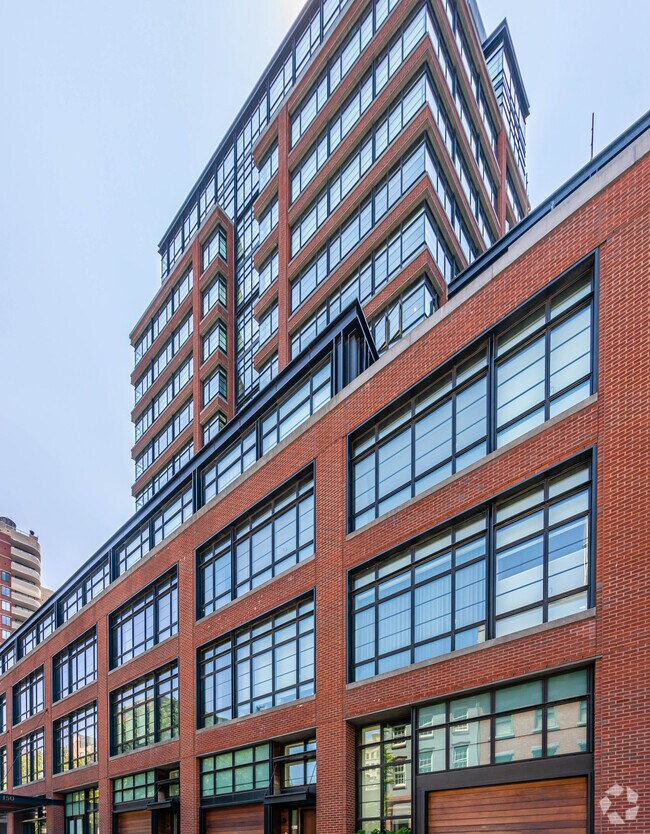 Building Photo - 303 W 10th St