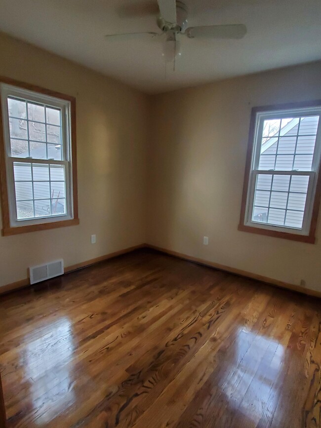 Building Photo - 225 E Orchard Ave
