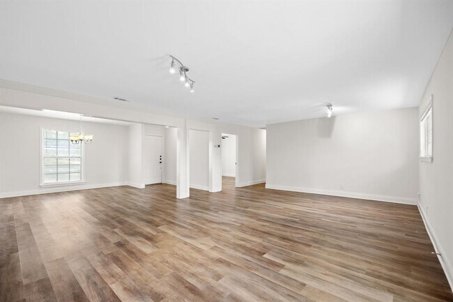 Foto del edificio - 2904 Northeast Dr