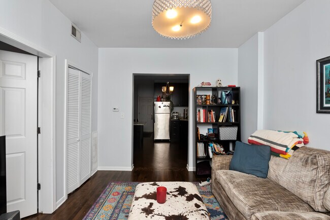 Foto del edificio - 2348 W Moffat St
