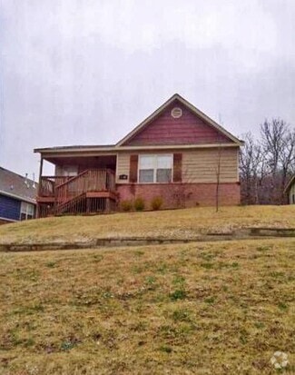 Building Photo - 2904 W Old Farmington Rd