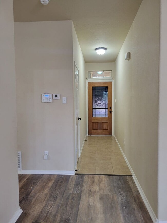 Building Photo - Bright and Zen 4 bedroom in coveted Spanis...