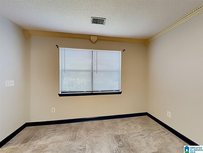 Building Photo - 2292 Cheshire Dr