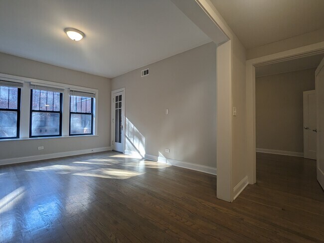 Foto del edificio - 2530 N Kedzie Blvd