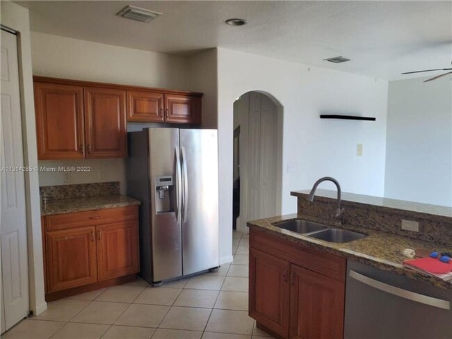 Building Photo - 2635 SW 84th Terrace