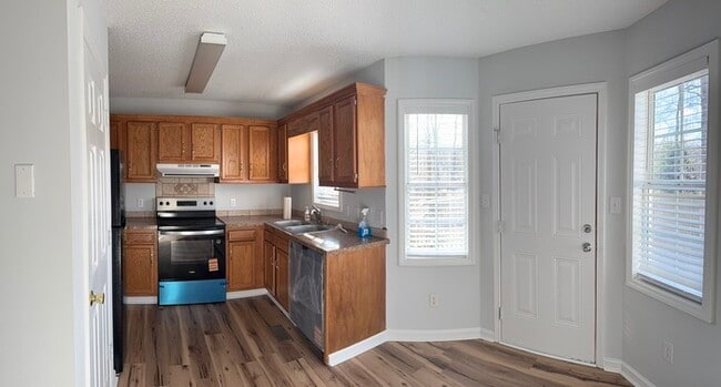 Building Photo - Neighborhood Home