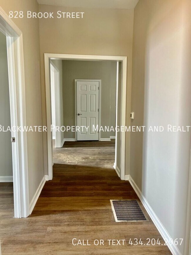 Building Photo - Renovated 3 Bedroom Home in Lynchburg!