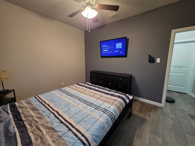 Foto del edificio - 9136 Grovehurst Rd