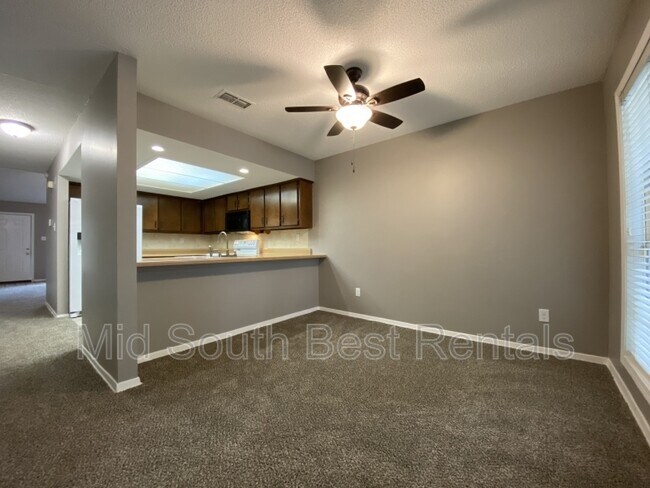 Foto del edificio - 3050 Greenlodge Ln