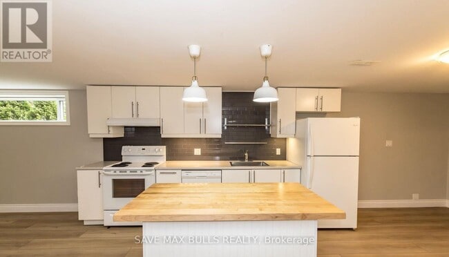 Building Photo - 371 Meadowbrook Dr