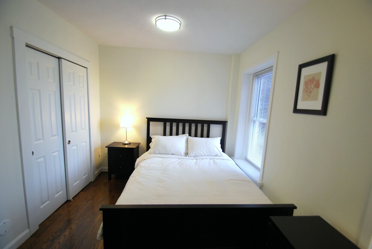 Building Photo - 536 E Broadway