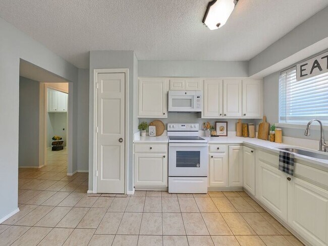 Foto del edificio - 701 Matthews Ct