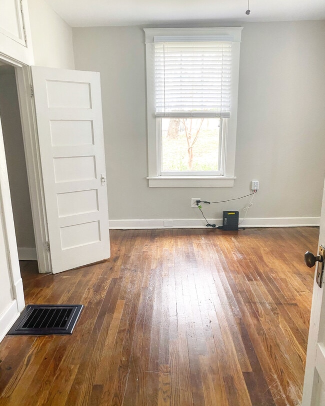 Building Photo - 2208 Riverside Dr