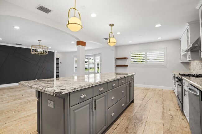 Foto del edificio - 4215 Roosevelt St