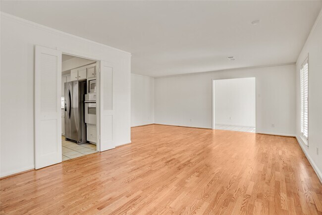 Foto del edificio - 14506 Carolcrest Dr