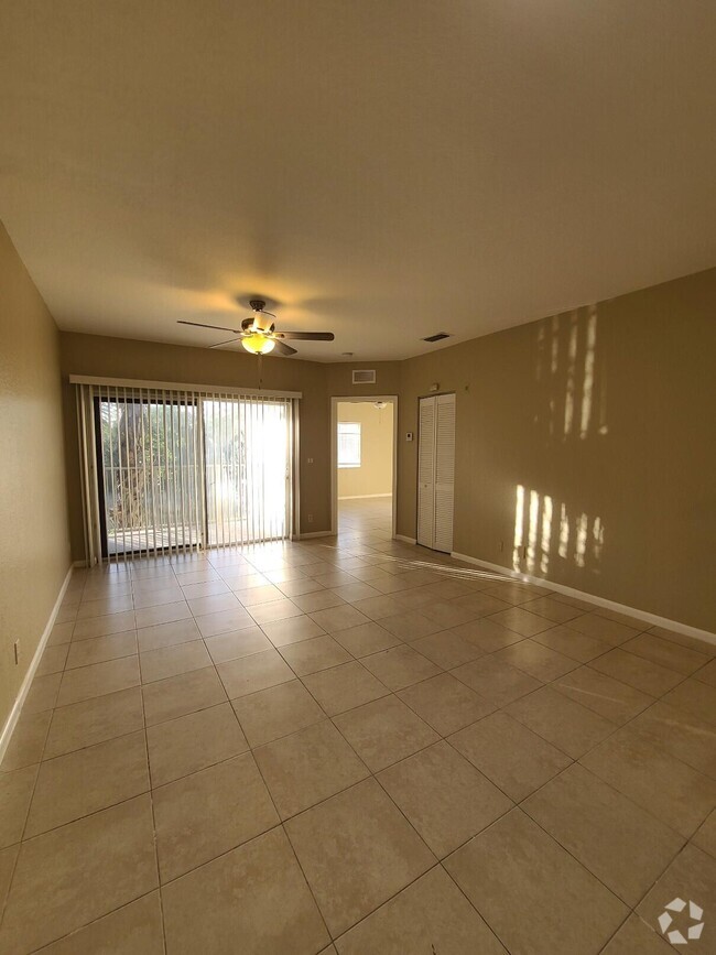 Building Photo - 1169 Golden Lakes Blvd
