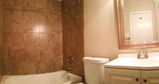 Alrededores de bañeras de azulejos - 1809-on-Cox