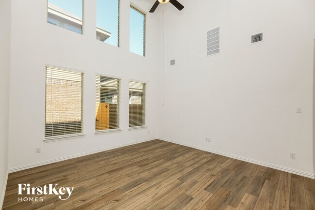 Foto del edificio - 2600 Northcote Dr