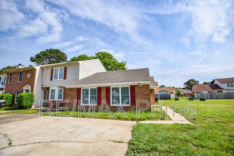 Primary Photo - 3900 Raintree Ct