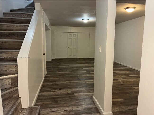 Foto del edificio - 1358 W 69th St