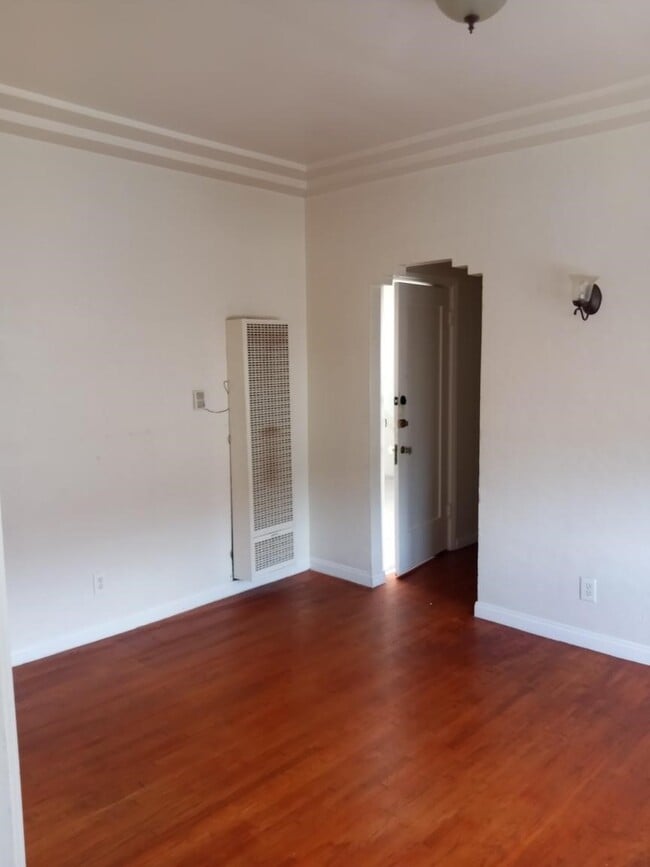 Building Photo - 778 W 11th St