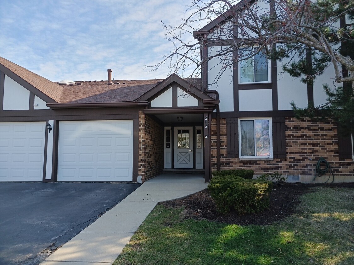 212 Memory Ln Unit 4, Westmont, IL 60559 Condo for Rent in Westmont