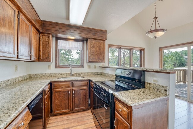 Building Photo - 305 N Chipmunk Cir