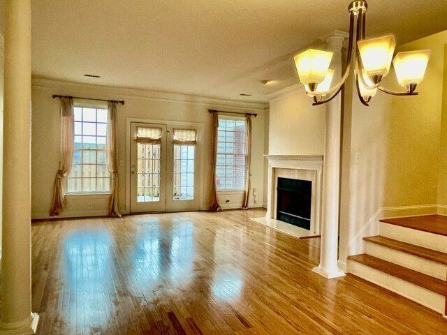 Building Photo - 4204 Hillsboro Pike