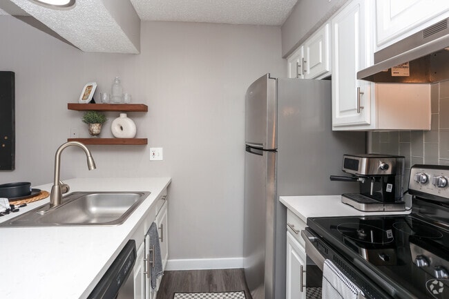 1BR, 1BA - Spruce Platinum - Kitchen - McCallum Highlands