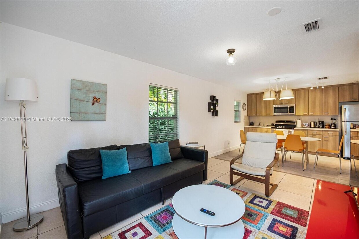 Foto principal - 252 NW 40th St