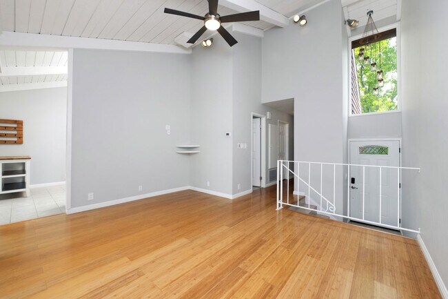 Foto del edificio - 238 Thistle Cir